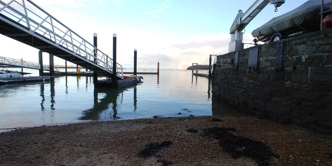 Seafarer'S View - 6 Bedroom Townhouse In Cowes, Parking & Seaviews. كاوز المظهر الخارجي الصورة