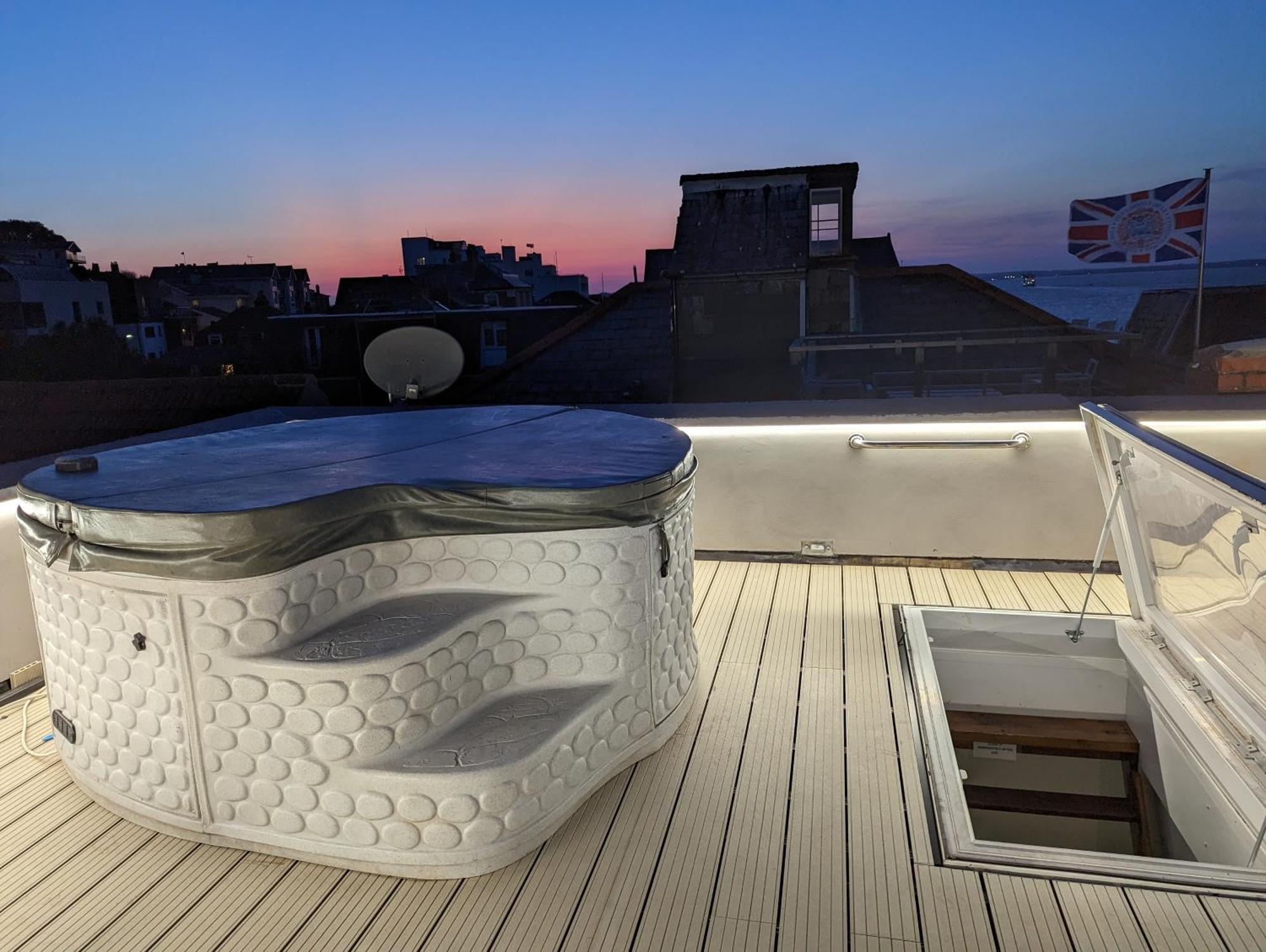 Seafarer'S View - 6 Bedroom Townhouse In Cowes, Parking & Seaviews. كاوز المظهر الخارجي الصورة
